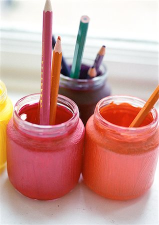 simsearch:600-03178800,k - Paint jars holding colored pencils. Stock Photo - Premium Royalty-Free, Code: 695-05776821