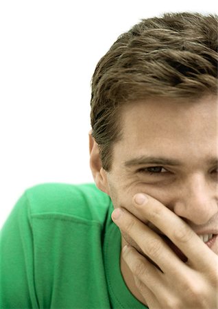 Man smiling covering mouth with hand, partial view, portrait Foto de stock - Royalty Free Premium, Número: 695-05777127