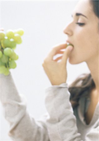 simsearch:695-05777181,k - Young woman eating grapes, side view, close-up Stock Photo - Premium Royalty-Free, Code: 695-05777189