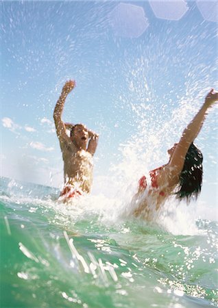Couple splashing in sea Foto de stock - Royalty Free Premium, Número: 695-05777203