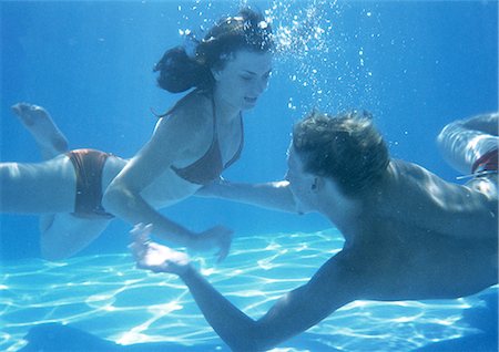 Man and woman swimming underwater Foto de stock - Royalty Free Premium, Número: 695-05777214