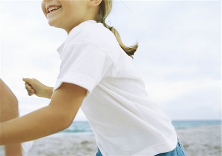 simsearch:632-01150360,k - Little girl running on beach Fotografie stock - Premium Royalty-Free, Codice: 695-05777920