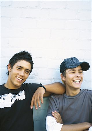 simsearch:695-05764970,k - Two teenage boys leaning against brick wall, portrait Stock Photo - Premium Royalty-Free, Code: 695-05777999