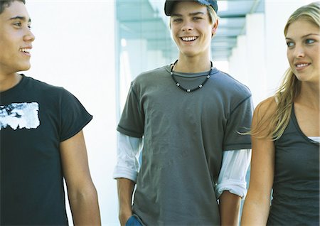 simsearch:695-03383828,k - Three young people together, smiling Stock Photo - Premium Royalty-Free, Code: 695-05778018