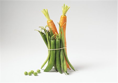 simsearch:700-06679362,k - Bundle of fresh vegetables Stock Photo - Premium Royalty-Free, Code: 695-05778041