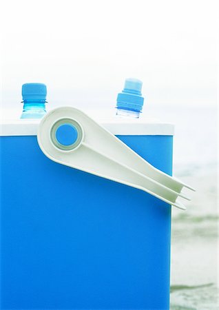 Cooler holding water bottles Stock Photo - Premium Royalty-Free, Code: 695-05778363