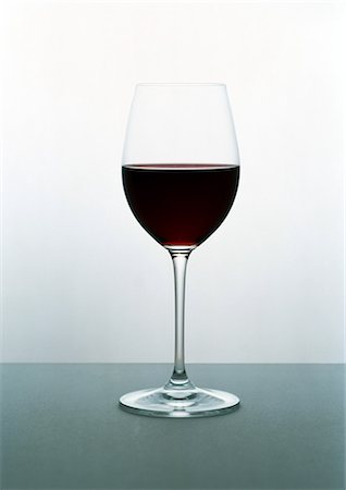 simsearch:695-05774901,k - Glass of red wine Fotografie stock - Premium Royalty-Free, Codice: 695-05778490