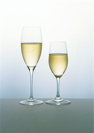 simsearch:695-03389882,k - Two flutes of Champagne Stock Photo - Premium Royalty-Free, Code: 695-05778491