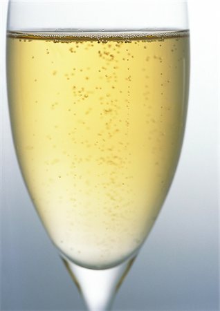 simsearch:695-03389882,k - Flute of Champagne Stock Photo - Premium Royalty-Free, Code: 695-05778508
