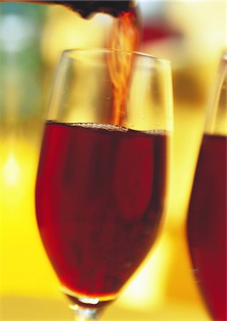 simsearch:649-08423118,k - Glasses of red wine Fotografie stock - Premium Royalty-Free, Codice: 695-05778522