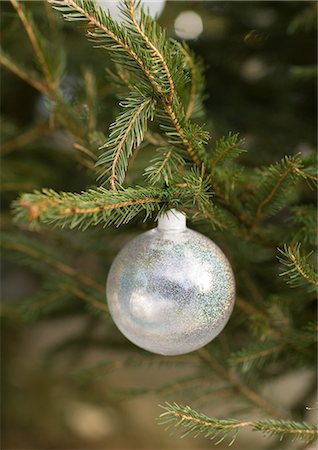 simsearch:622-06009907,k - Christmas ornament Stock Photo - Premium Royalty-Free, Code: 695-05778976