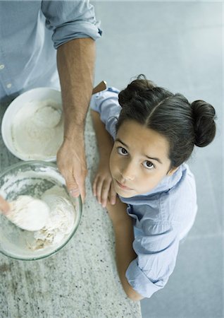 simsearch:695-05779173,k - Father and daughter cooking together Fotografie stock - Premium Royalty-Free, Codice: 695-05779034