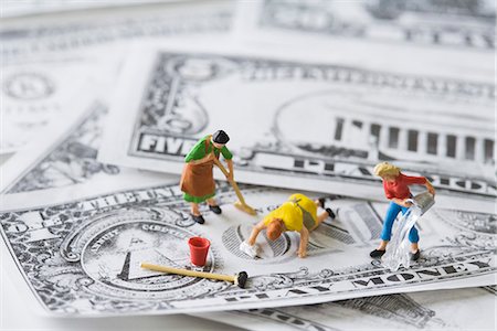 simsearch:614-06974867,k - Miniature figures washing play money Stock Photo - Premium Royalty-Free, Code: 695-05779554