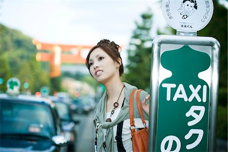 simsearch:695-03378443,k - Young female waiting at taxi stand Foto de stock - Sin royalties Premium, Código: 695-05779622