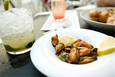simsearch:695-05779772,k - Steamed mussels and mojito Stock Photo - Premium Royalty-Free, Code: 695-05779772