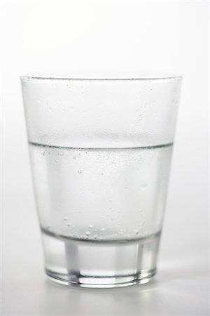 simsearch:695-05776899,k - Glass of water Foto de stock - Sin royalties Premium, Código: 695-05770568