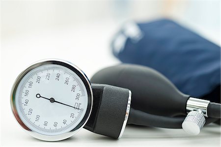 Aneroid sphygmomanometer (blood pressure gauge) Stock Photo - Premium Royalty-Free, Code: 695-05770664