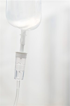 IV drip, close-up of drip chamber Foto de stock - Sin royalties Premium, Código: 695-05770667