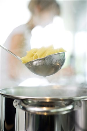 simsearch:695-05770947,k - Cooking pasta Stock Photo - Premium Royalty-Free, Code: 695-05770939