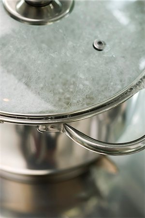 Water boiling in pot Stock Photo - Premium Royalty-Free, Code: 695-05770943