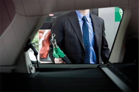 Preparing to refuel car at gas station Foto de stock - Sin royalties Premium, Código: 695-05771065