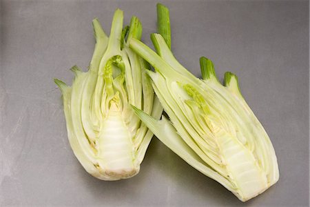 simsearch:614-01561259,k - Fresh fennel bulb, cut in half Foto de stock - Sin royalties Premium, Código: 695-05771105