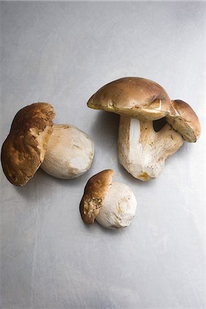 Cep or Porcini mushrooms (Boletus edulis) Foto de stock - Sin royalties Premium, Código: 695-05771122