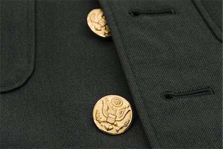 pin's - Boutons en laiton de veste d'uniforme militaire de robe Photographie de stock - Premium Libres de Droits, Code: 695-05771195