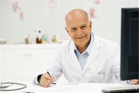 simsearch:695-05771248,k - Doctor at work in office Stock Photo - Premium Royalty-Free, Code: 695-05771226
