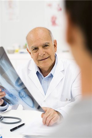 Doctor reviewing patient's x-ray Stock Photo - Premium Royalty-Free, Code: 695-05771240