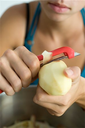 single potato - Peeling potato Stock Photo - Premium Royalty-Free, Code: 695-05771471