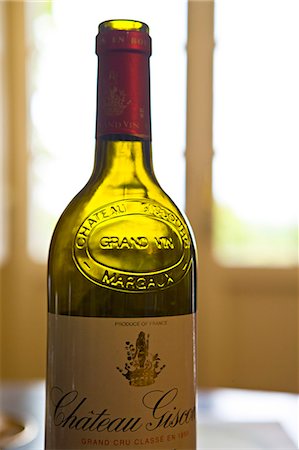 Empty bottle of bordeaux wine Stock Photo - Premium Royalty-Free, Code: 695-05771674