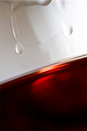 drink macro - Tears of wine on glass of red wine, close-up Stock Photo - Premium Royalty-Free, Code: 695-05771697