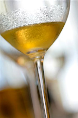 pie (copa) - Glass of chilled white wine Foto de stock - Sin royalties Premium, Código: 695-05771723