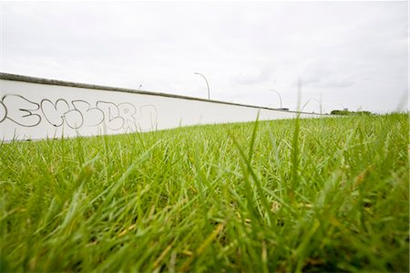 simsearch:6122-07704695,k - Germany, Berlin, Berlin Wall (back side of the East Side Gallery) Foto de stock - Sin royalties Premium, Código: 695-05771779