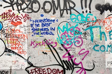 Graffiti couvrant une section du mur de Berlin, Berlin, Allemagne Photographie de stock - Premium Libres de Droits, Code: 695-05771783