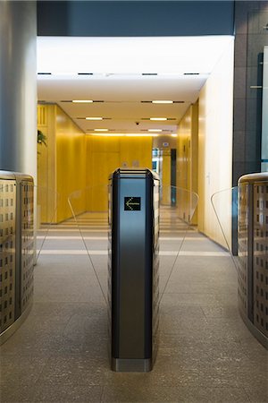 simsearch:695-05771843,k - Turnstile in office building lobby Foto de stock - Sin royalties Premium, Código: 695-05771834