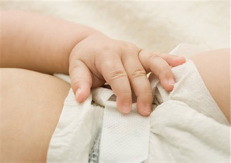 simsearch:695-03384923,k - Baby's hand on diaper Stock Photo - Premium Royalty-Free, Code: 695-05771933