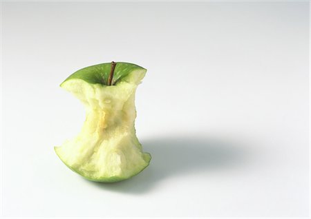 eaten apple - Apple core Photographie de stock - Premium Libres de Droits, Code: 695-05771991