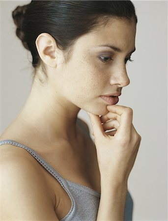 Woman with hand under chin, portrait Stock Photo - Premium Royalty-Free, Code: 695-05772291