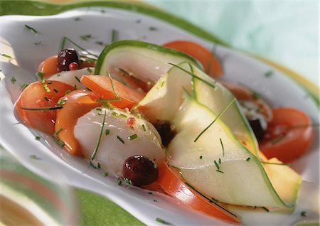 Zucchini, tomato and scallop dish with herbs, close-up Fotografie stock - Premium Royalty-Free, Codice: 695-05772881