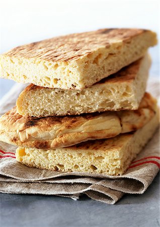 Stack of algerian bread, close-up Foto de stock - Sin royalties Premium, Código: 695-05773064