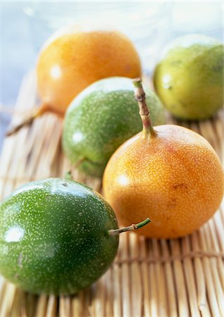 passion fruit - Yellow and green passion fruit on bamboo mat, close-up Stock Photo - Premium Royalty-Free, Code: 695-05773077
