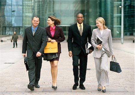 simsearch:695-03382908,k - Group of business people walking together outside, full length, front view Fotografie stock - Premium Royalty-Free, Codice: 695-05773290