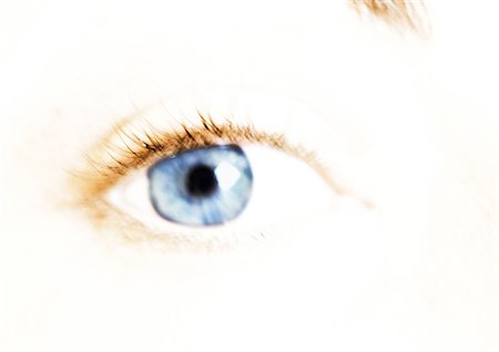 simsearch:695-03383093,k - Woman's blue eye, extreme close-up. Foto de stock - Sin royalties Premium, Código: 695-05773305