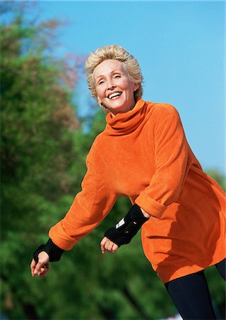 sports and in line skating - Mature woman smiling, in-line skating Stock Photo - Premium Royalty-Free, Code: 695-05773407