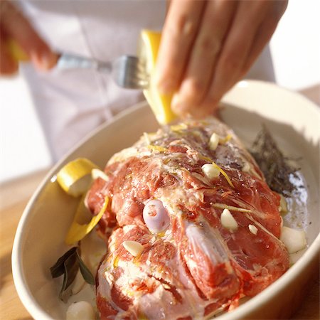 simsearch:695-05773492,k - Close-up of hands preparing leg of lamb Fotografie stock - Premium Royalty-Free, Codice: 695-05773490