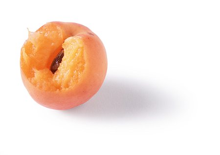 simsearch:695-05773602,k - Apricot with bite missing, close-up Stock Photo - Premium Royalty-Free, Code: 695-05773581