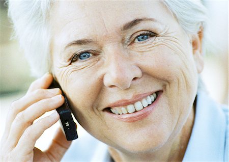 simsearch:693-06019332,k - Mature woman with cell phone, close-up, portrait Stock Photo - Premium Royalty-Free, Code: 695-05773709
