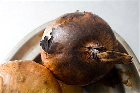 peeling vegetable - Onions Stock Photo - Premium Royalty-Free, Code: 695-05780014